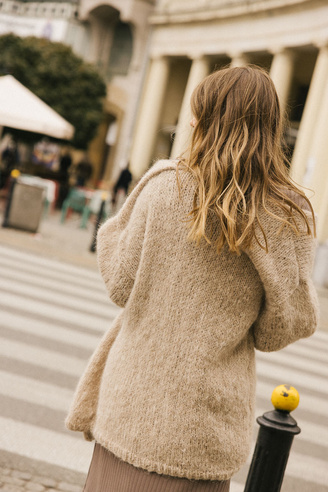 Beżowy wełniany kardigan Cosy & Classy             